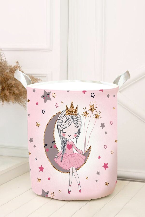PEMBE AYDA OTURAN KIZ OYUNCAK SEPETİ