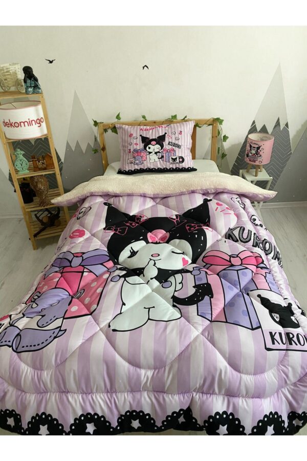 PELUŞ SİYAH PEMBE ŞERİTLİ KUROMİ BEBEK VE ÇOCUK ODASI KAPİTONE YORGAN